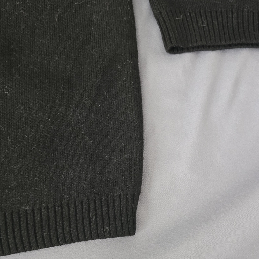 Black and White Graphic Sweater - Picture 4 of 6